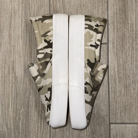 Restricted Vola Canvas Camo Platform Slip-On Sneaker Size 8.5 - Picture 6 of 12